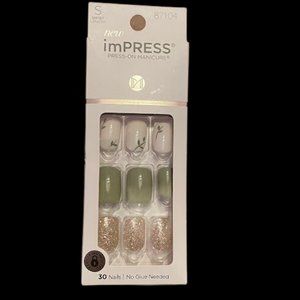 Kiss Impress Press-On Manicure 'Spring is Coming' Glitter & Green Short 87104